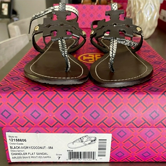 LIKE NEW TORY BURCH Chandler Gladiator T strap sandals Flip thong sz 7 - Picture 2 of 6